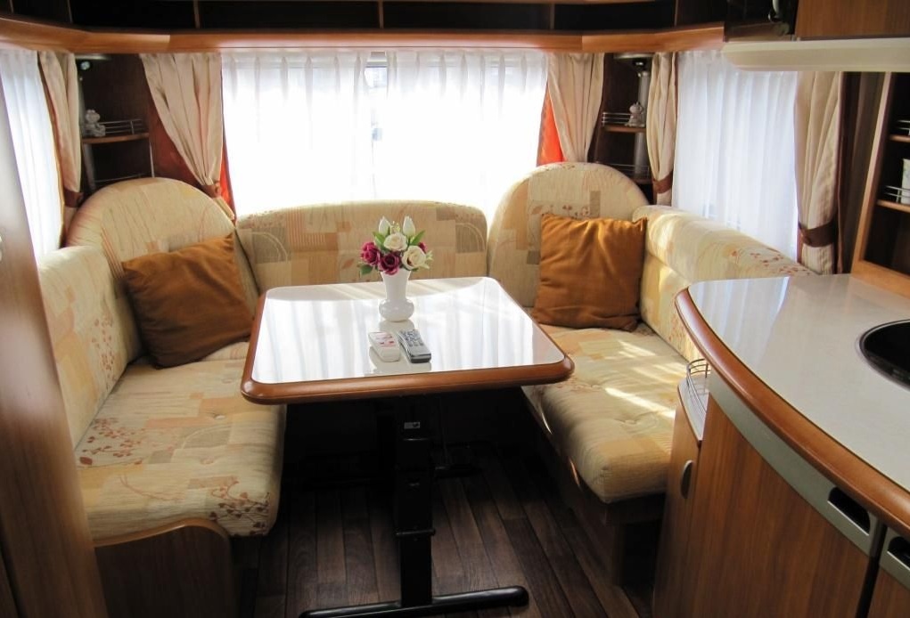 Prodám karavan Hobby Excellence 495 UFE - 17