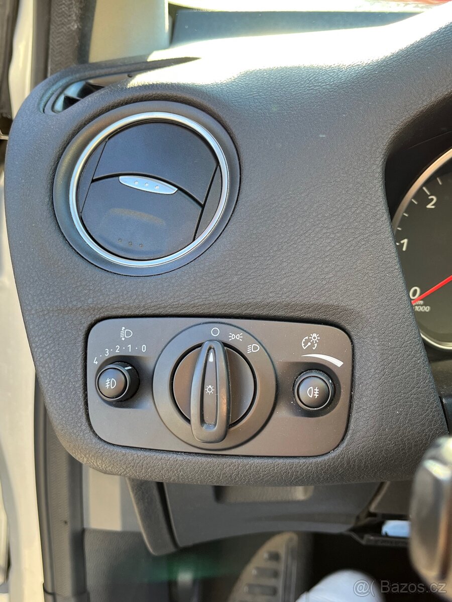 Ford Mondeo 2013 rok 2.0L Diesel 140 hp - 17