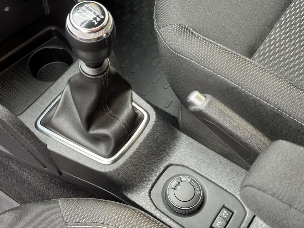 Dacia Duster,1.6 Sce 4x4 ČR 1.maj - 17