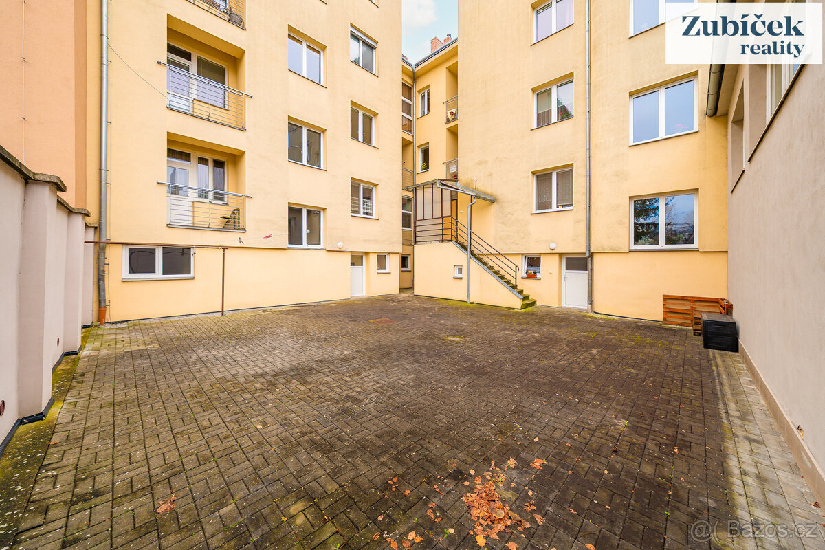 Prodej bytu 2+1 Uh.Hradiště - ul.Rostislavova - 17