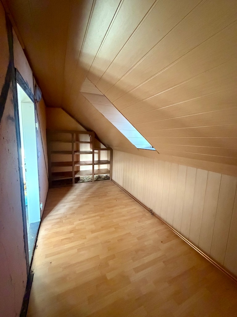 Investice - Dům 370m2 vhodný k výstavbě 4 bytových jednotek - 17