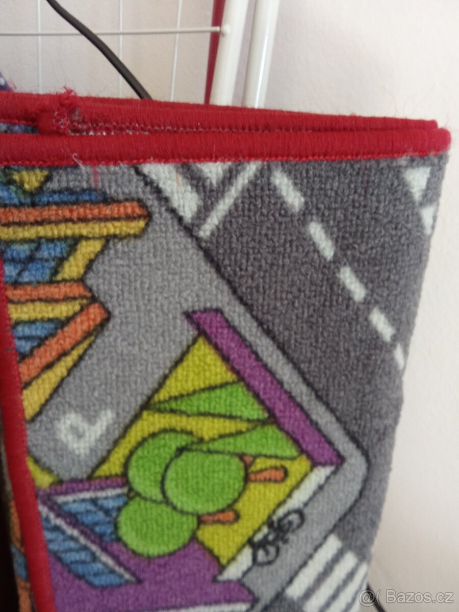 Prodám gumové kostky, hračky, plastové balónky, berušku - 17