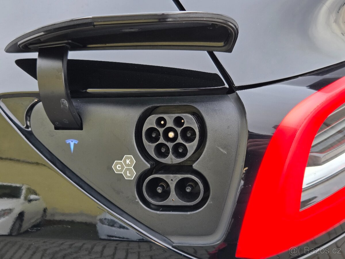 Tesla Model Y Performance SOH 94% Tovární Záruka - 17