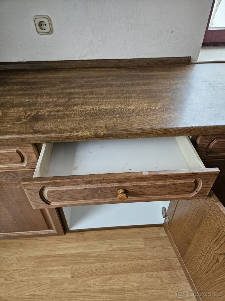 Masivní kuchyňská linka z Německa se spotřebiči - 17