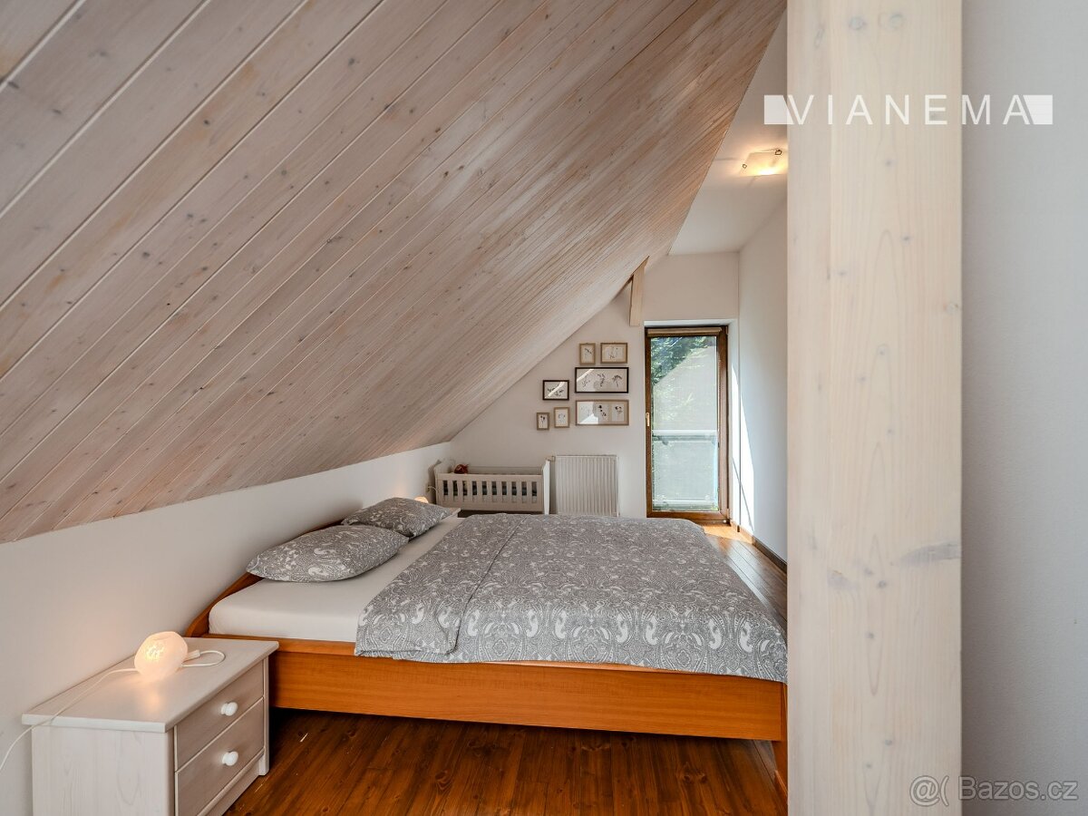 POUZE U NÁS Výjimečný rodinný dům, pozemek 973 m2, Makov - 17