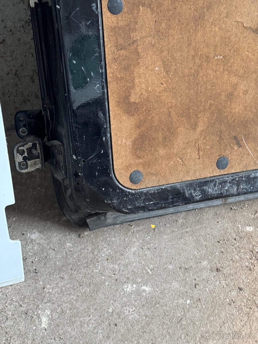 Ford Transit 2005, zadní 5. dveře - 17