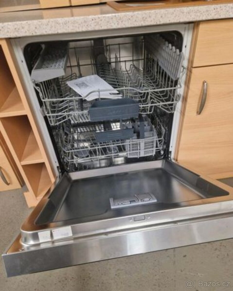 Kuchyňská linka z Německa se spotřebiči - 17