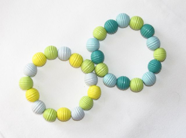 Barevné náramky z kuliček - 17