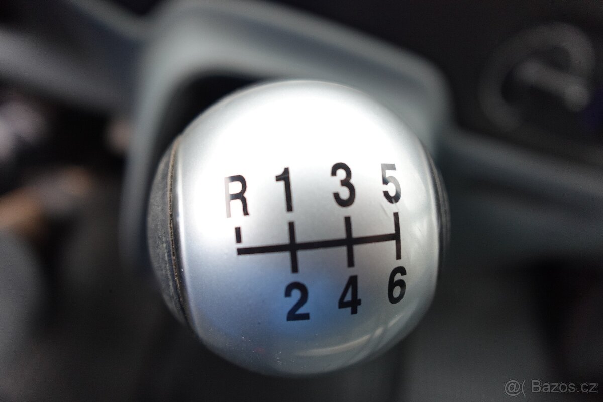 FORD TRANSIT JUMBO 6 MÍST 2.2TDCI KLIMA - 17