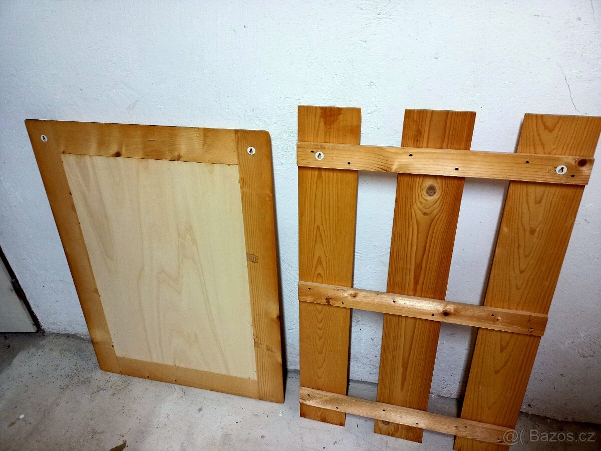 Prodám hezkou sestavu z masivu-komoda,věšák,zrcadlo. - 17