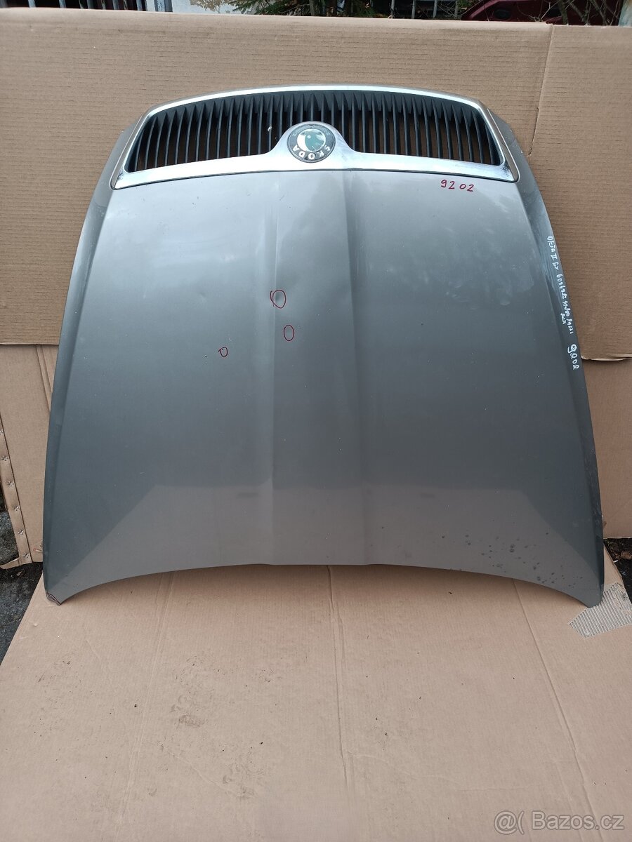 Skoda Octavia 2 - přední kapota - 17
