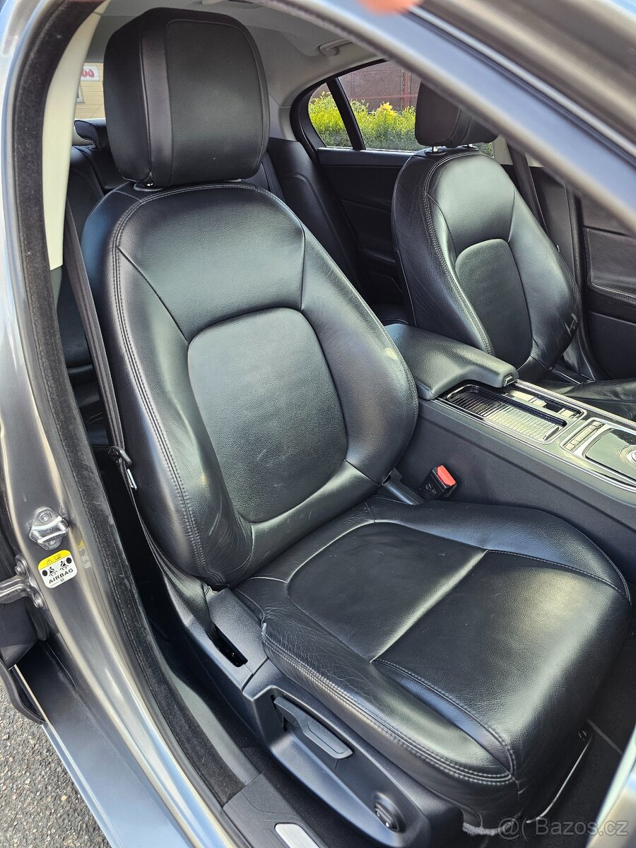 JAGUAR XE 2019 2.0D 132kW,VÝHŘEVY,NAVI,TEMPOMAT,SERVISKA - 17