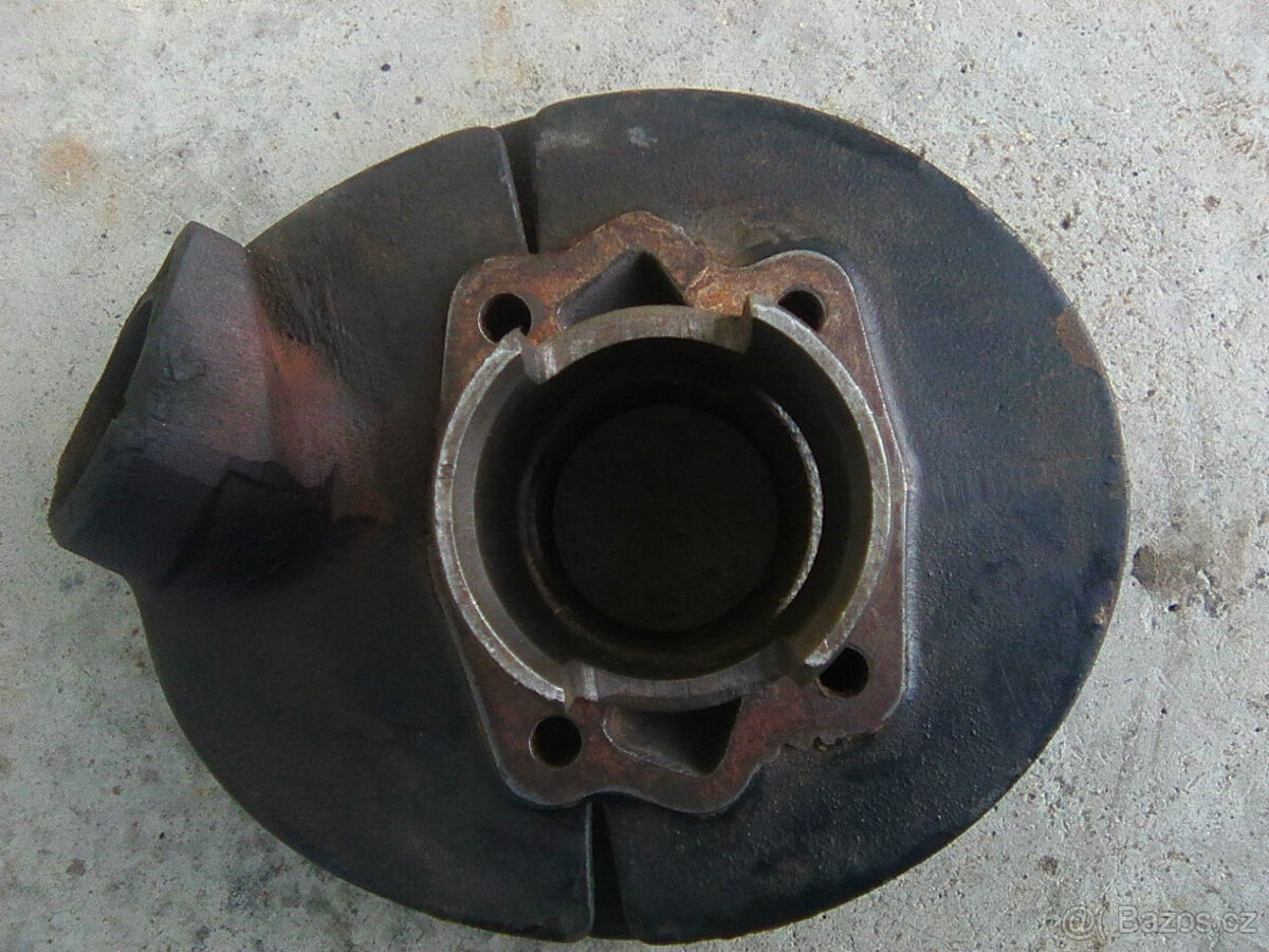 čz 125/175 450/453 - kryty řetězu a motoru,válce a držák ped - 17