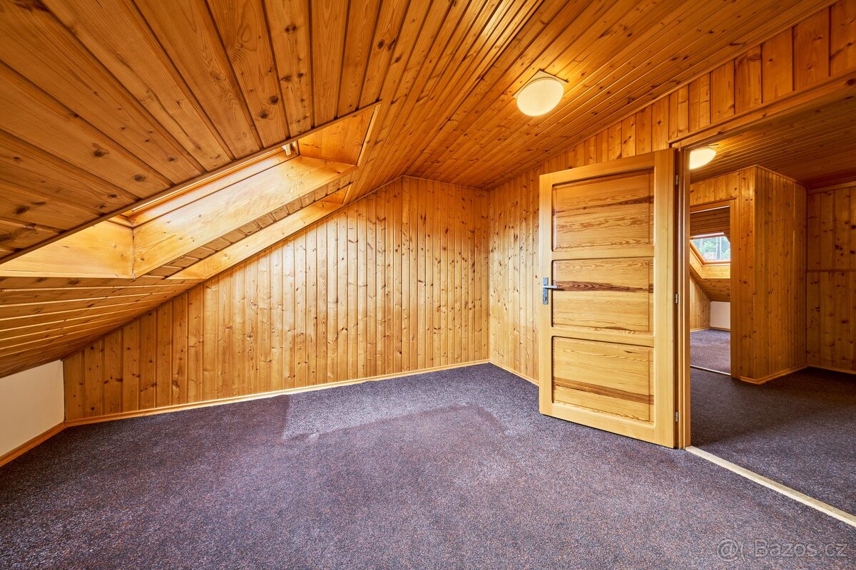 Prodej podkrovního bytu 4+1 s garáží - 17