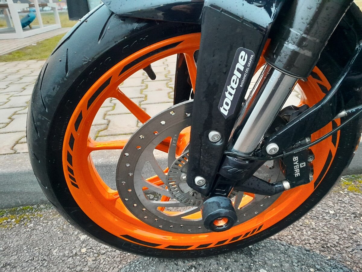 KTM Duke 390 ABS, 2016, 21tis.km, ZIMNÍ CENA - 17