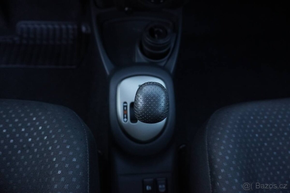 Toyota Yaris 1.3 AUTOMAT - 17