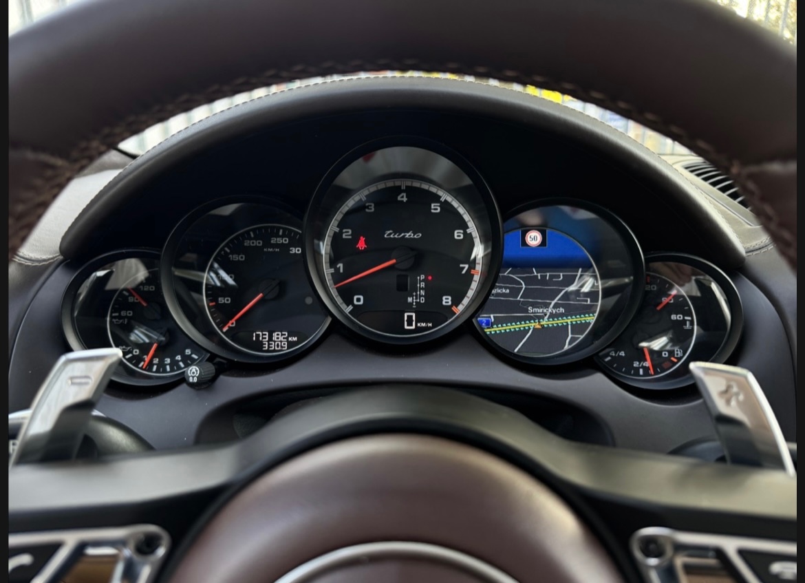 Porsche Cayenne Turbo - 17