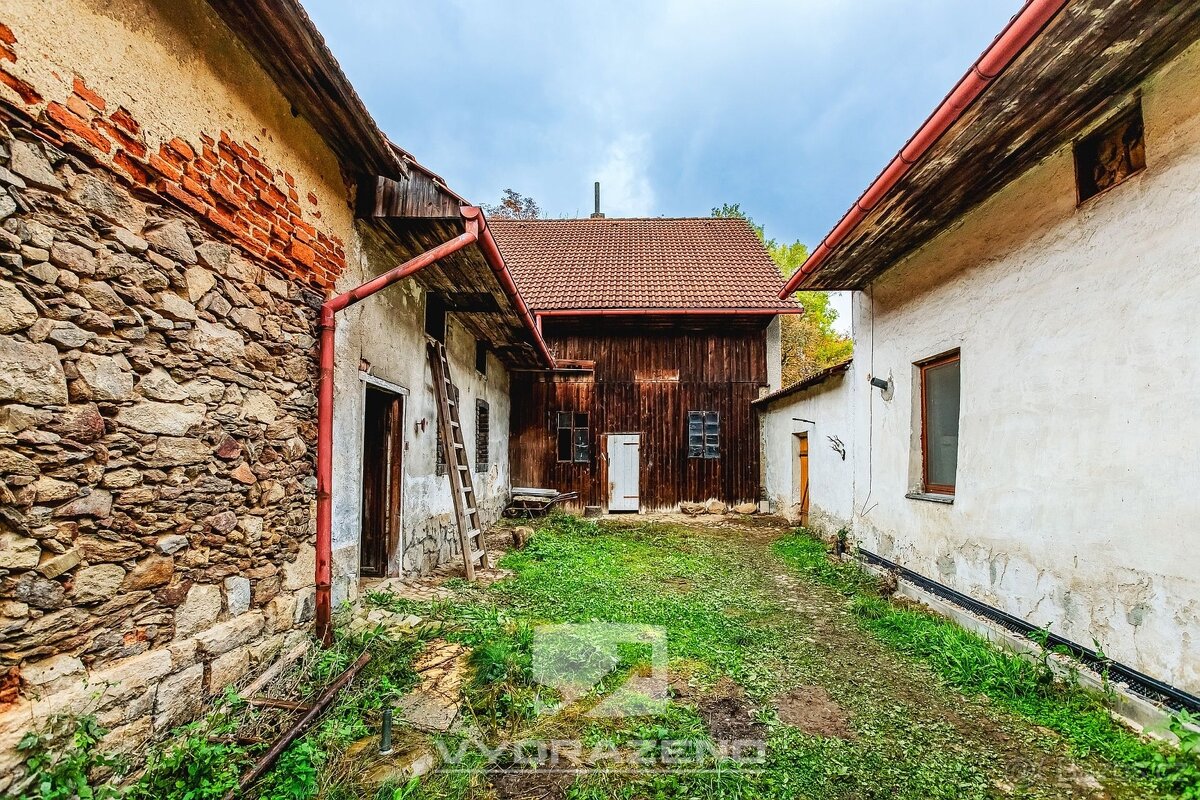 Dům (242 m2) s byty 4+kk (95,4 m2) a 3+kk (146,8 m2) v OV, Č - 17