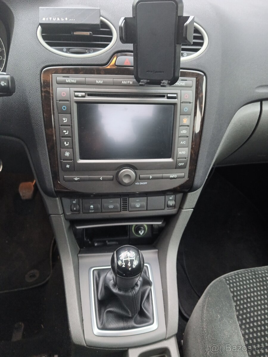 Ford Focus 1.6 16V Ghia - 17