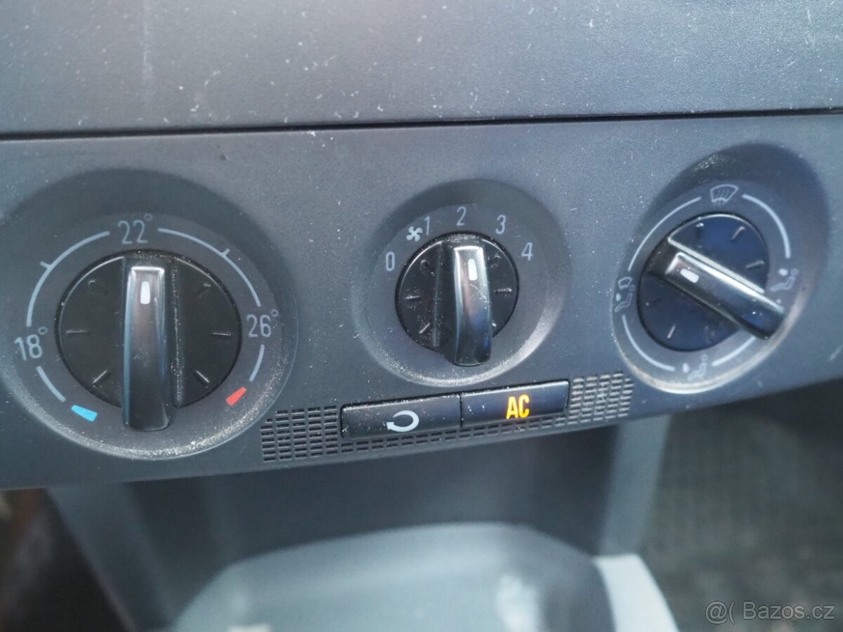 2002 Škoda Fabia 1.4i, 55 kW, Tažné, Klima - 17