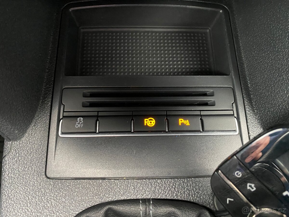 Volkswagen Touran, 2.0 TDI 103kW- LIFE- NAVI- PDC - 17