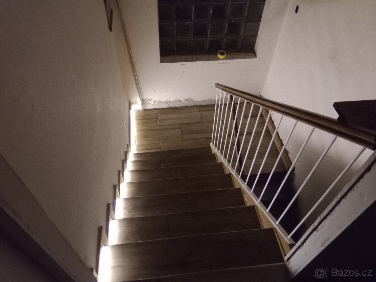 Rekonstrukce, zednické práce, výměna oken - 17