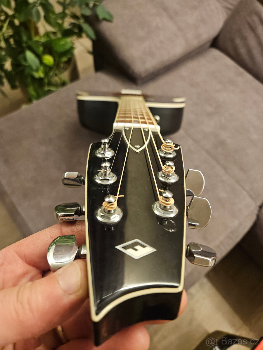 Česká akustická polomasivní kytara FURCH Ovation - 17