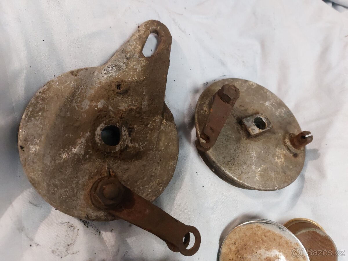 Uklid - dily ČZ a perak 350 - 17