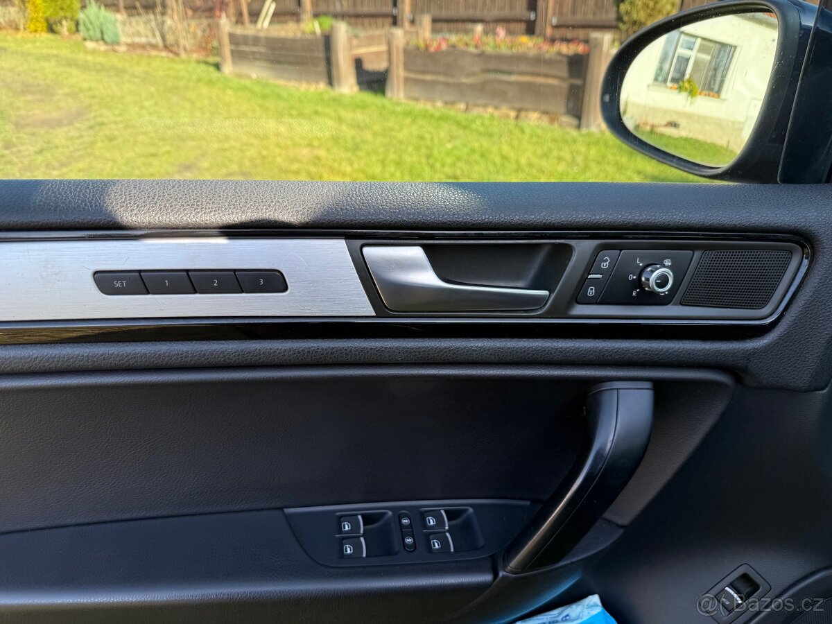 VW Touareg 3.0 V6 176kW 2011 rodinný - 17