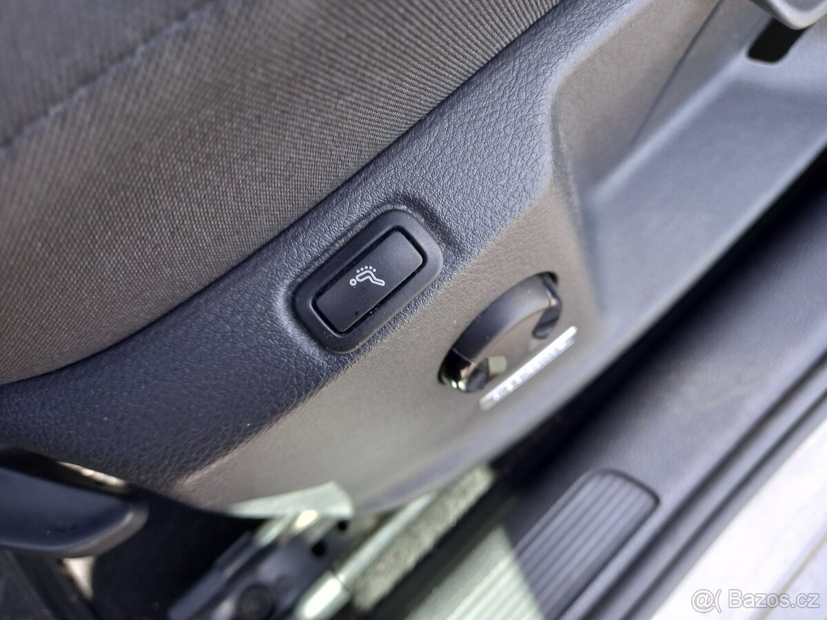 VW-GOLF SPORTSVAN 2,0TDI-150PS-BIXENON-HIGHLINE-NAVI-2015 - 17