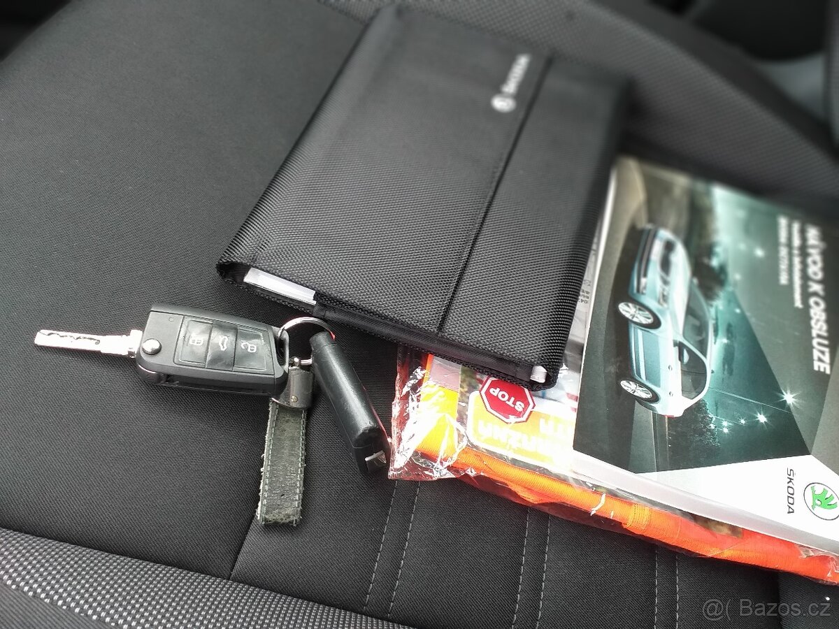 ŠKODA OCTAVIA COM III,1,6 TDi,ESP,KLIMA,ČR.SERVISKA - 17