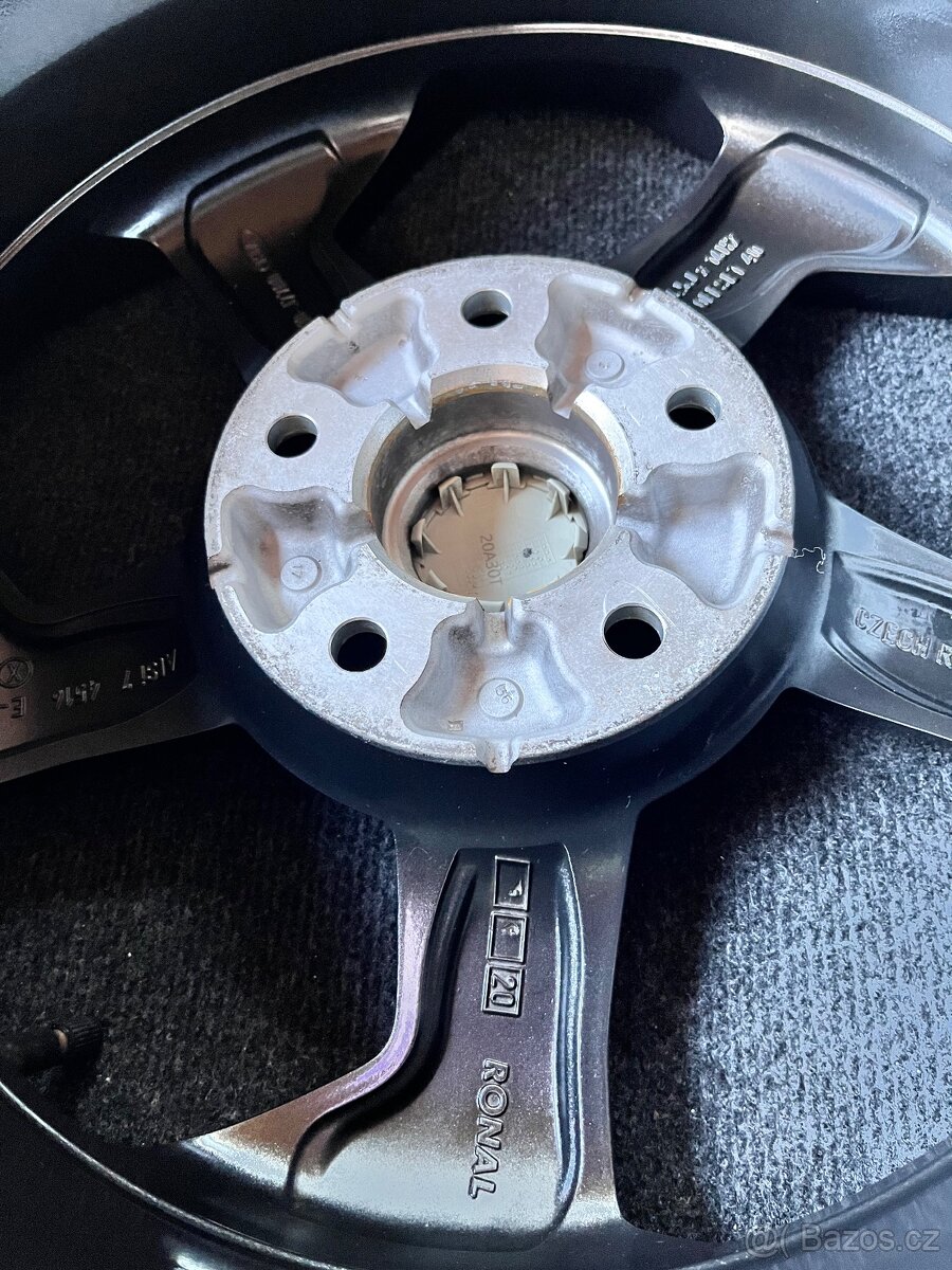 R16 Kia XCeed Originál hliníkové disky - TOP STAV - 17