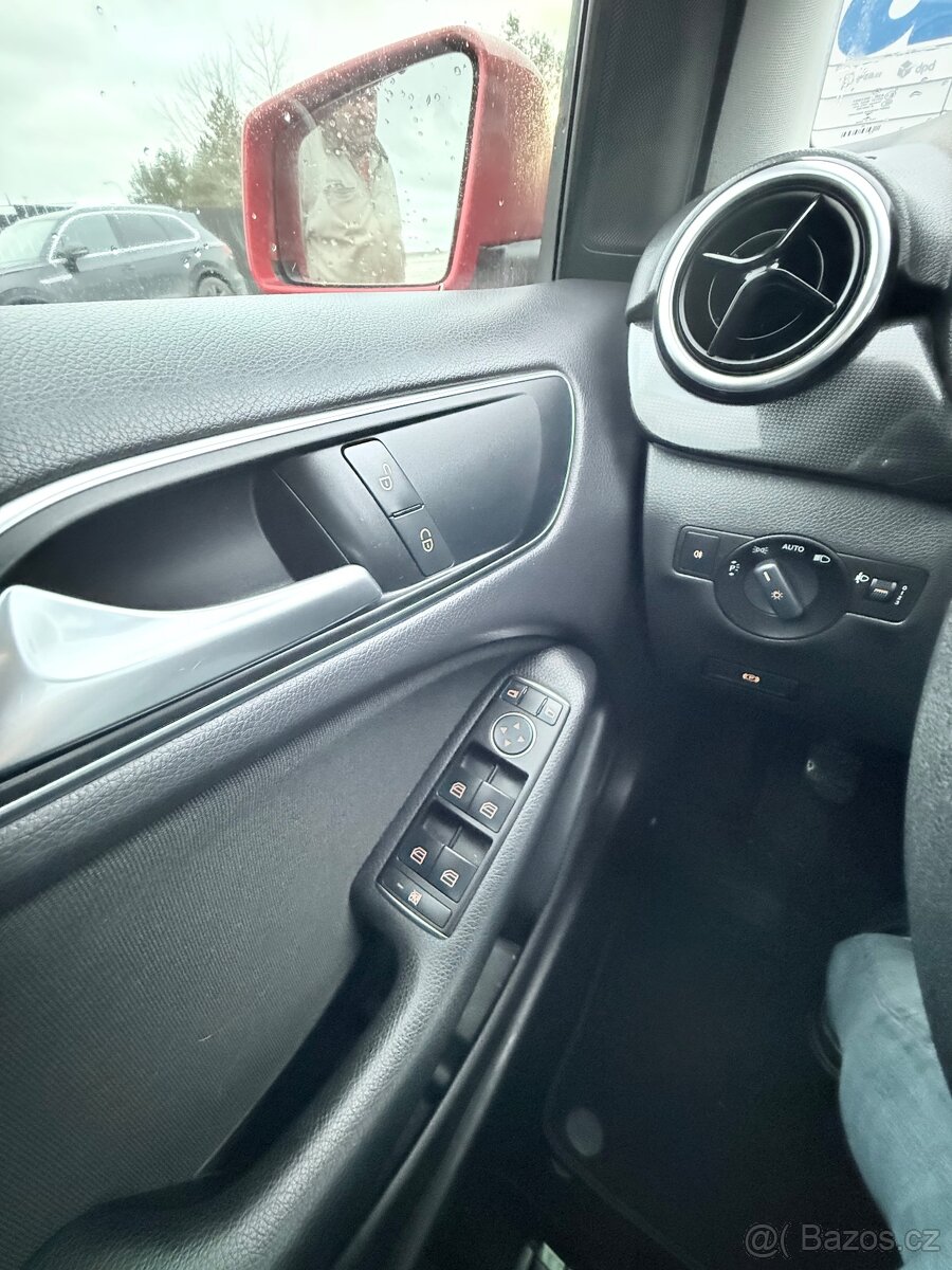 MERCEDES BENZ B180 1.6 BENZIN 2015 - 17