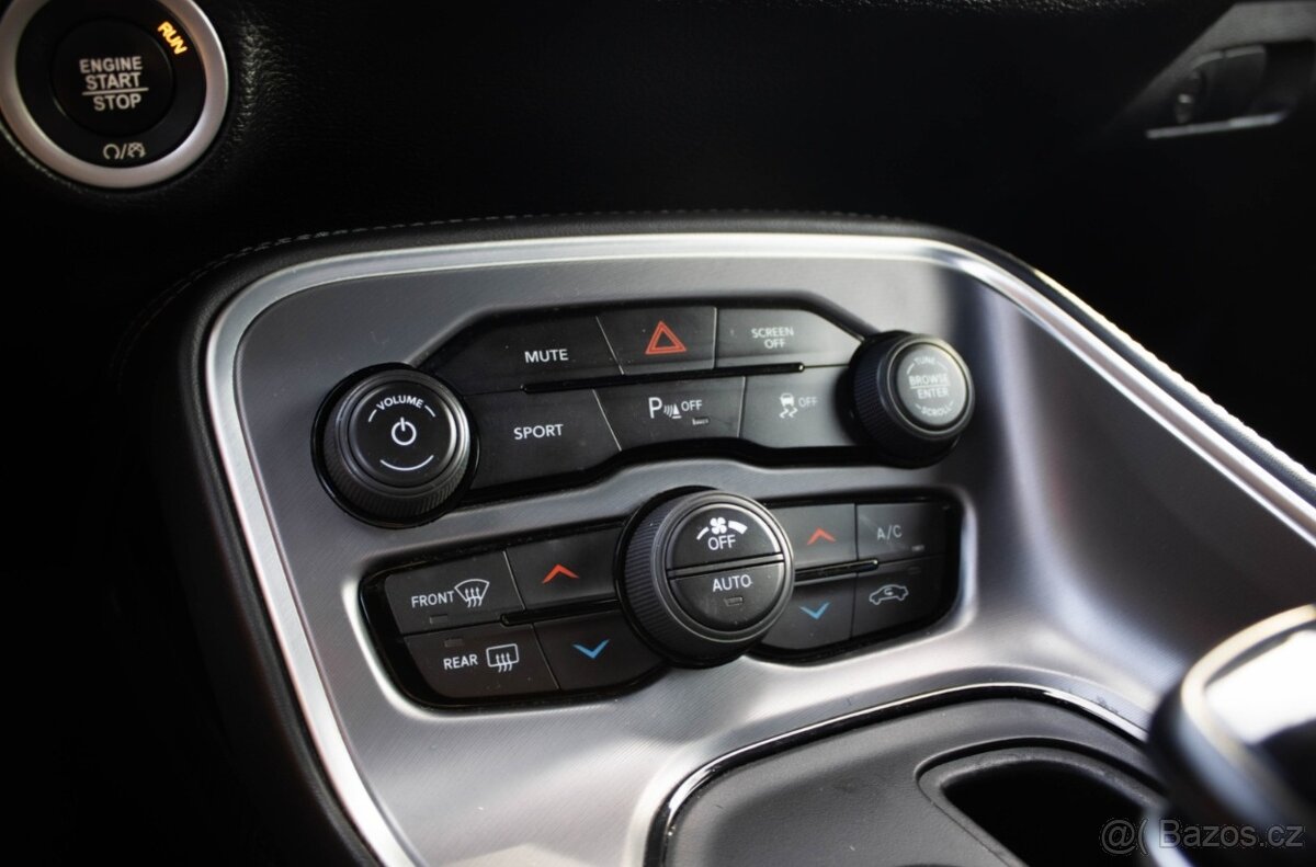 Dodge Challenger 5,7 HEMI RT - 17