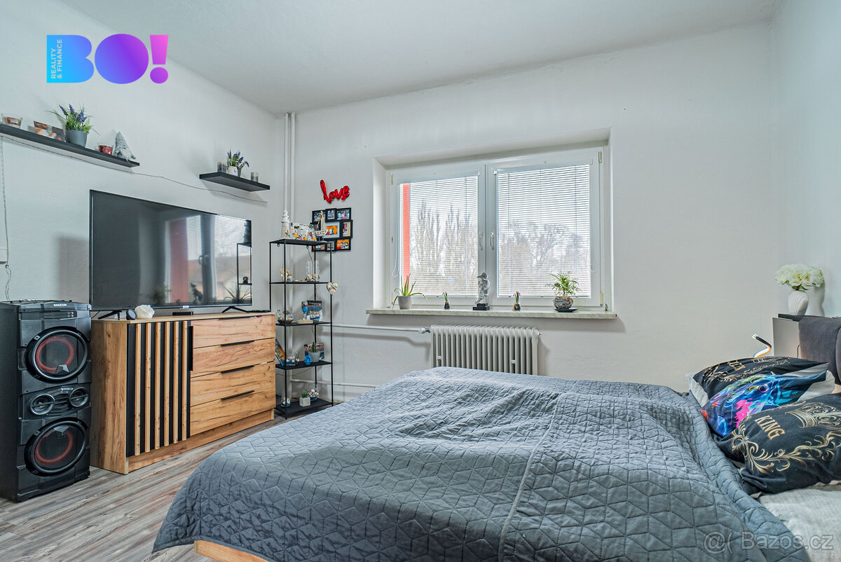 Vícegenerační rodinný dům se třemi bytovými jednotkami – Kar - 17