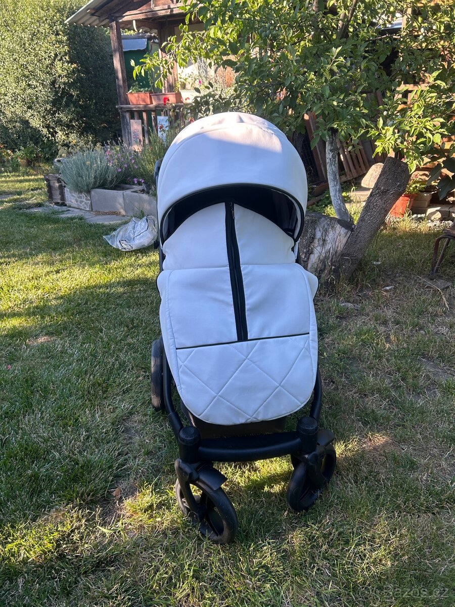 Kočárek + autosedačka s isofix základnou - 17