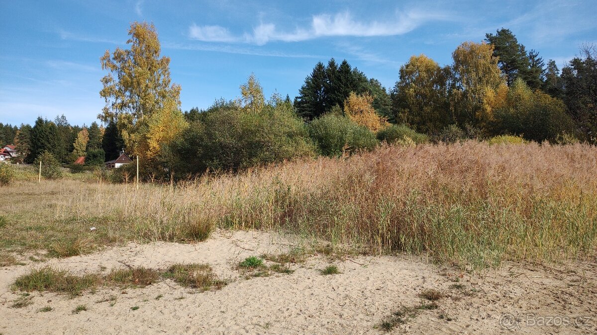 Prodej stavebního pozemku 900 m² s výhledem na jezero - 17