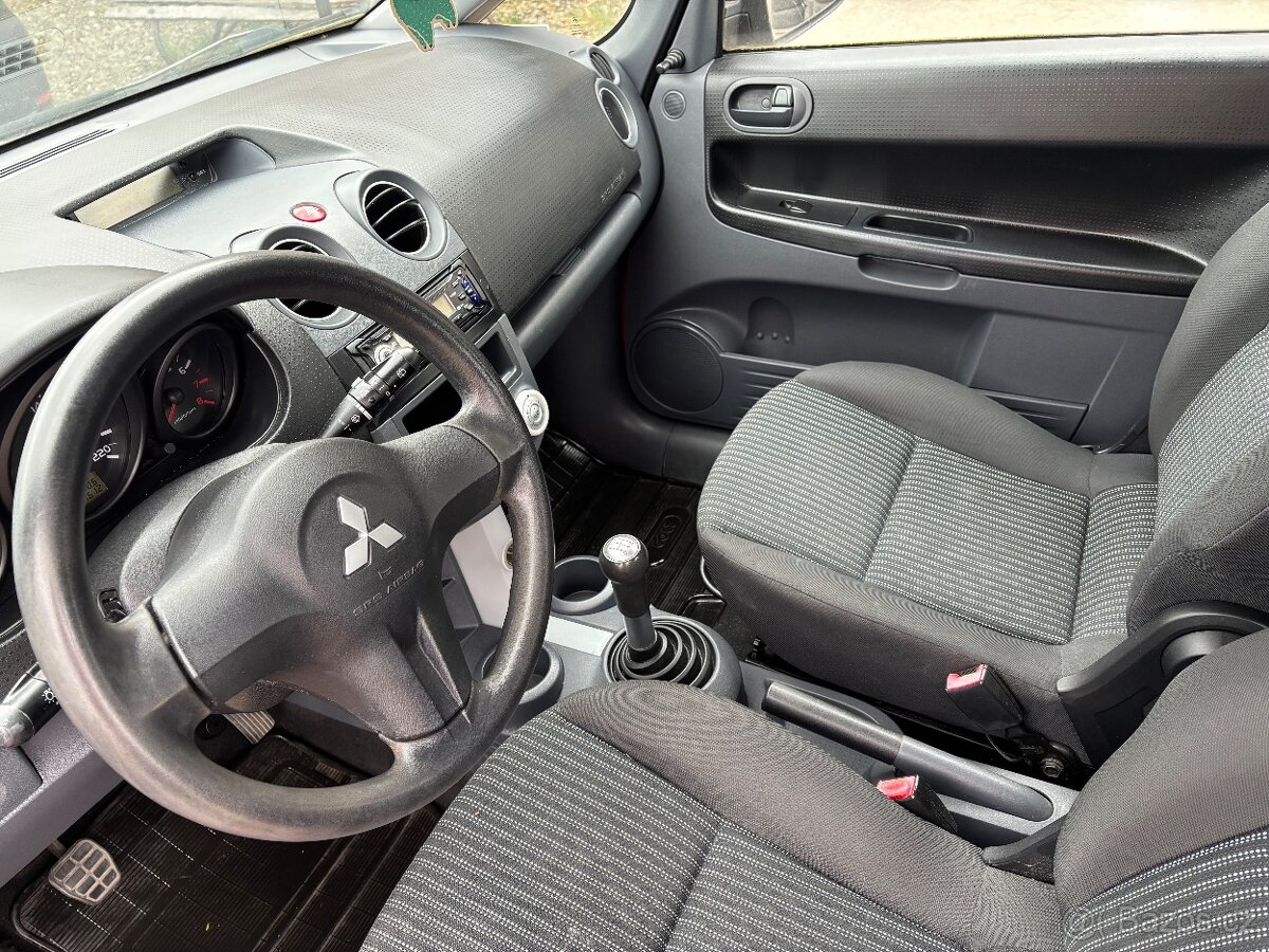 Mitsubishi Colt 1.1i - 17