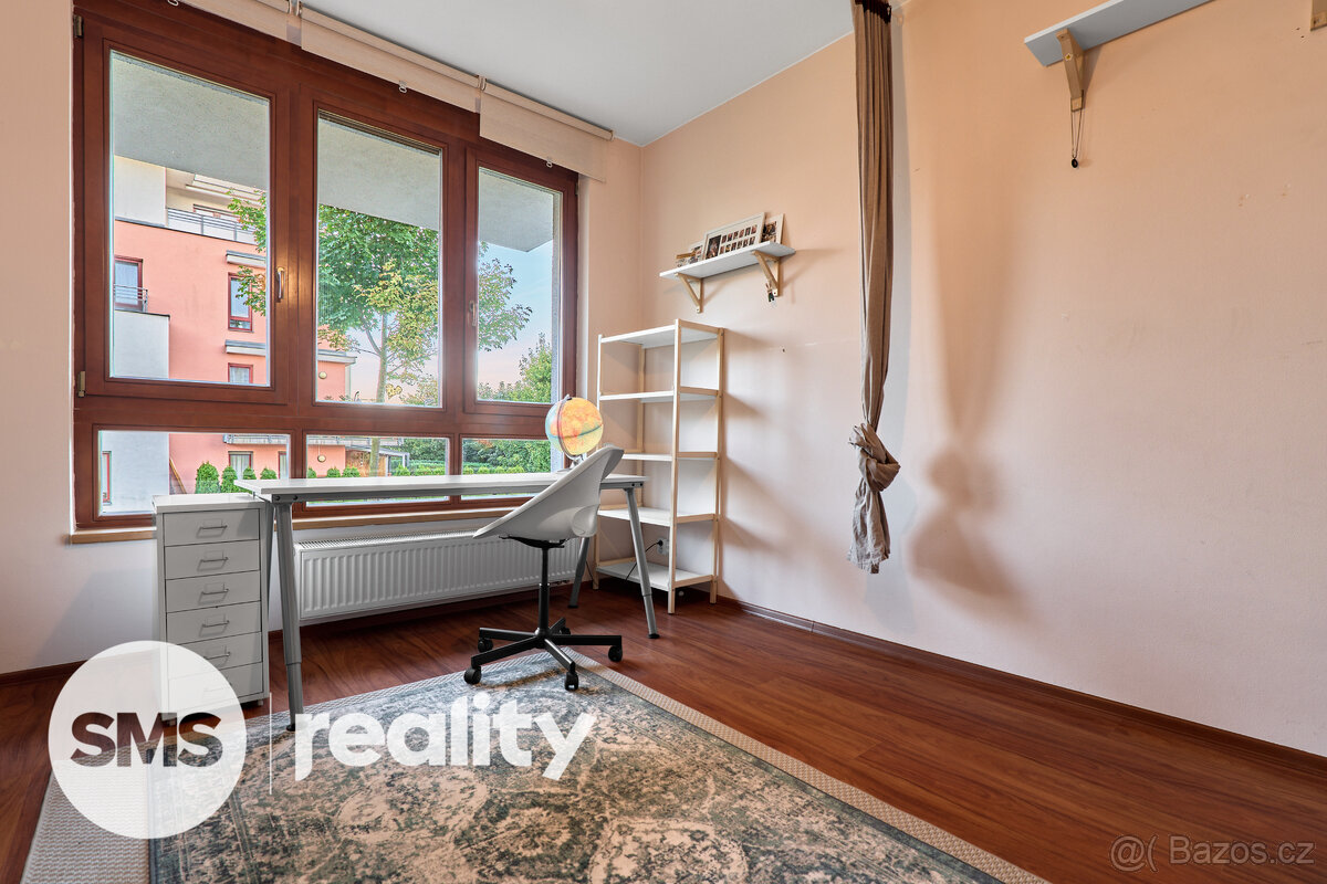 Moderní byt 4+kk s terasou, předzahrádkou a parkováním – Kyb - 17