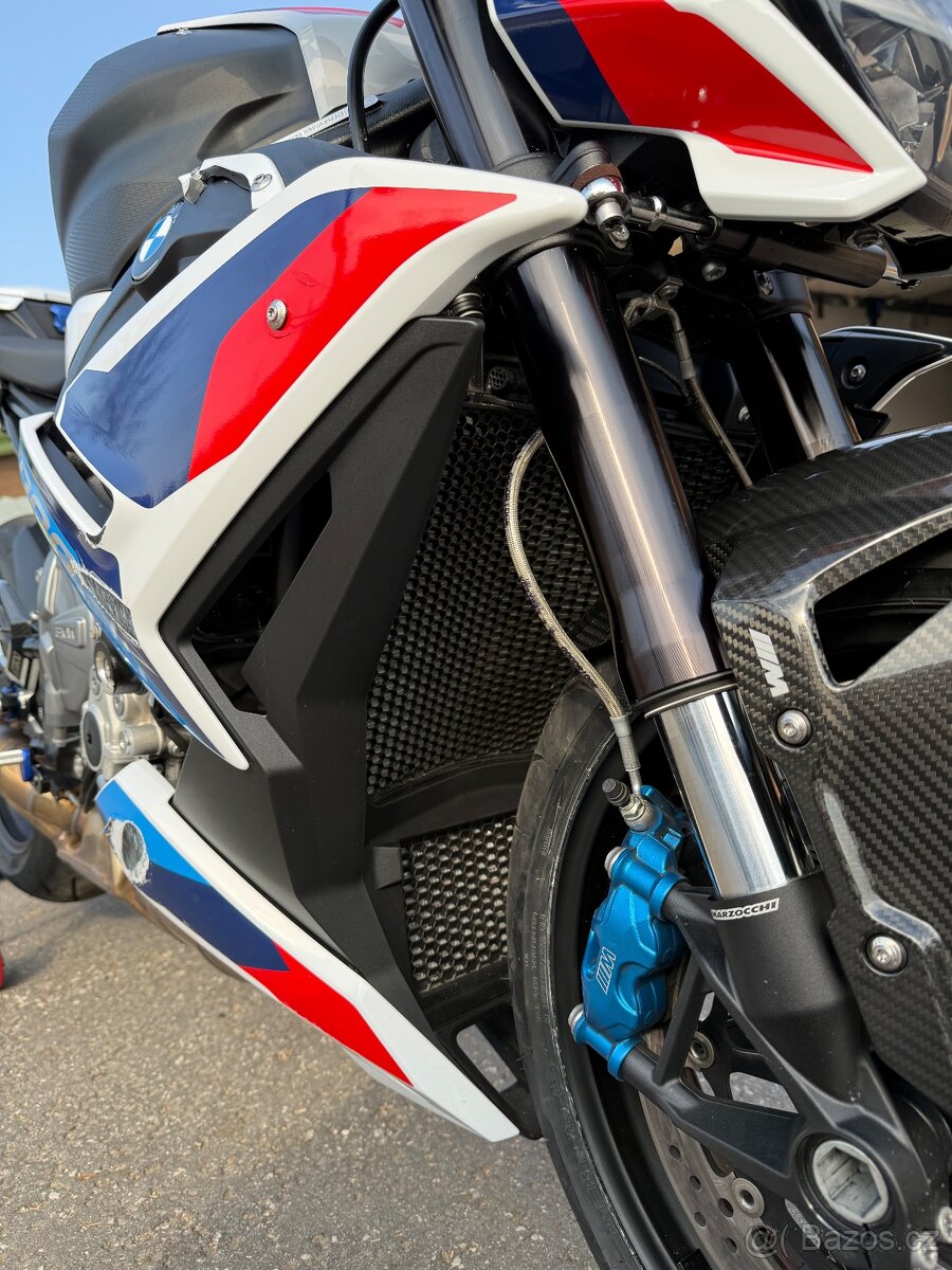 Bmw m1000r - 17