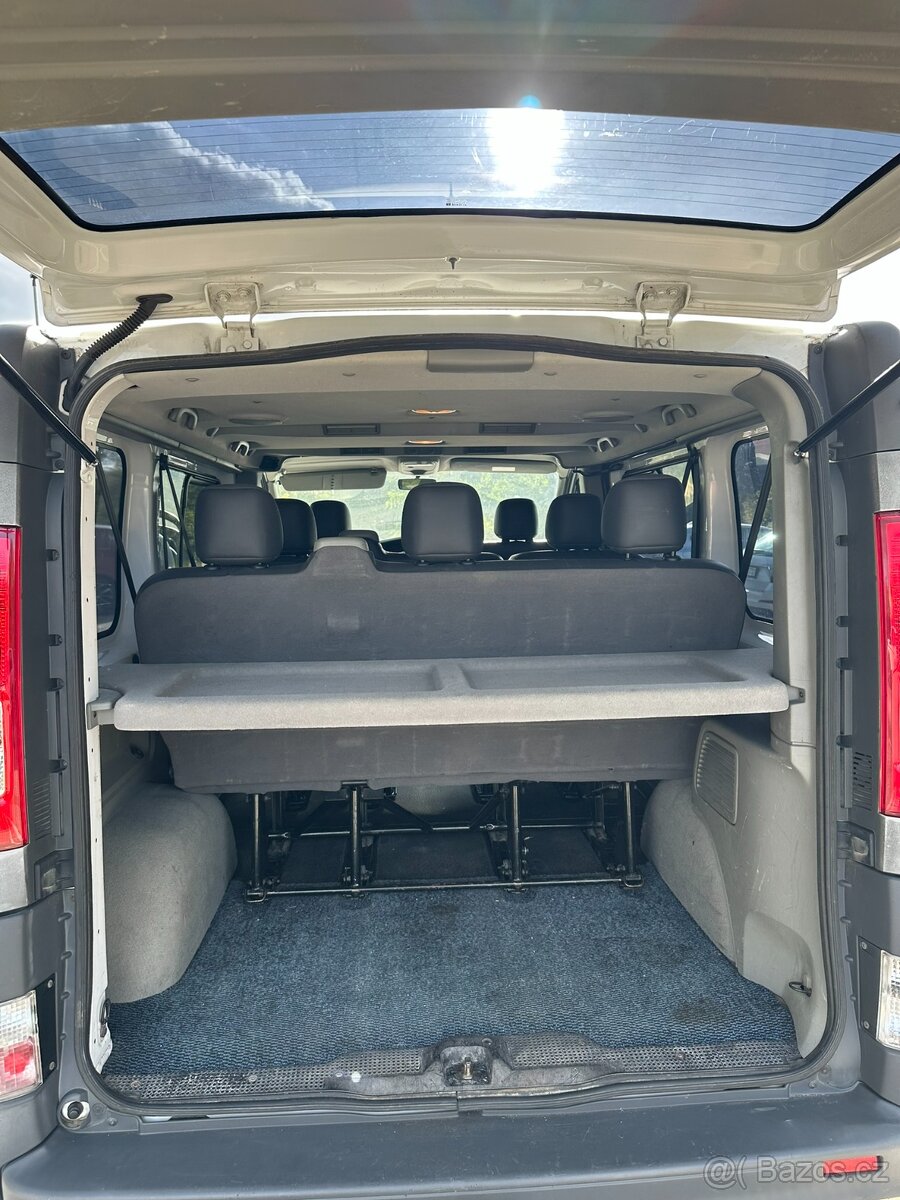 Renault Trafic 2.0dci 84kw - rok 12/2011 - 8 míst - 17