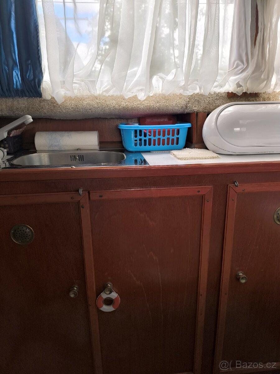 Prodám kajutovou motorovou loď - 17