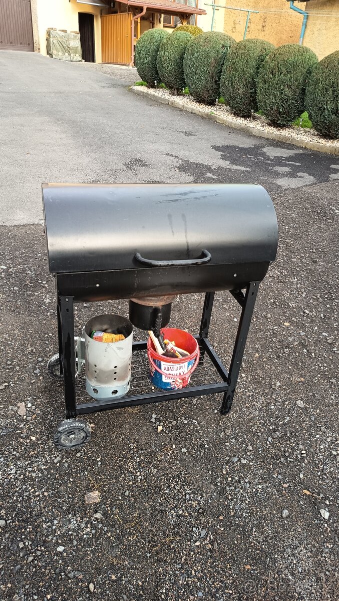 Zahradní nábytek, slunečník, gril - 17