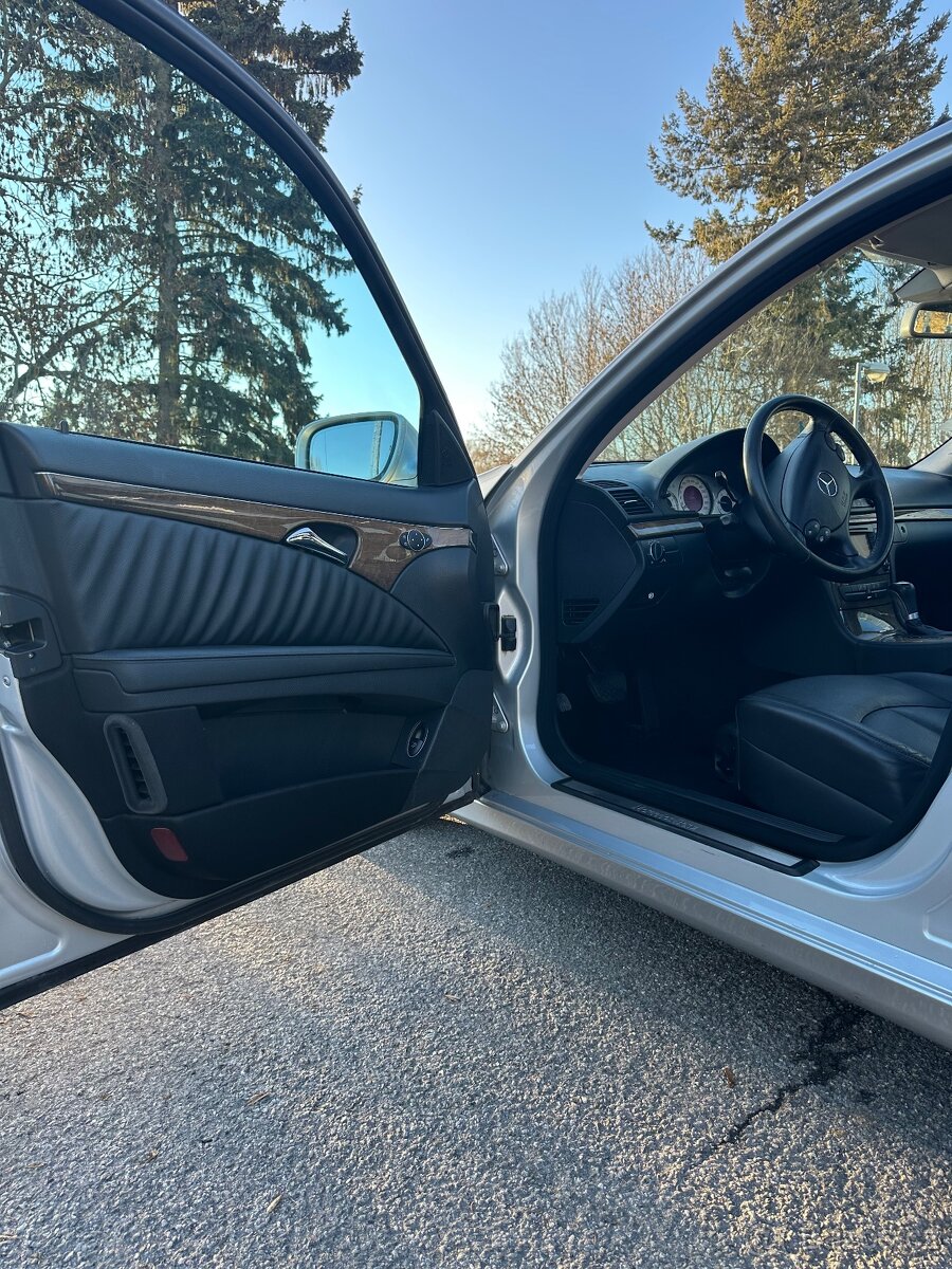 Mercedes-Benz E300 3.0 CDI – panoramatická střecha - 17