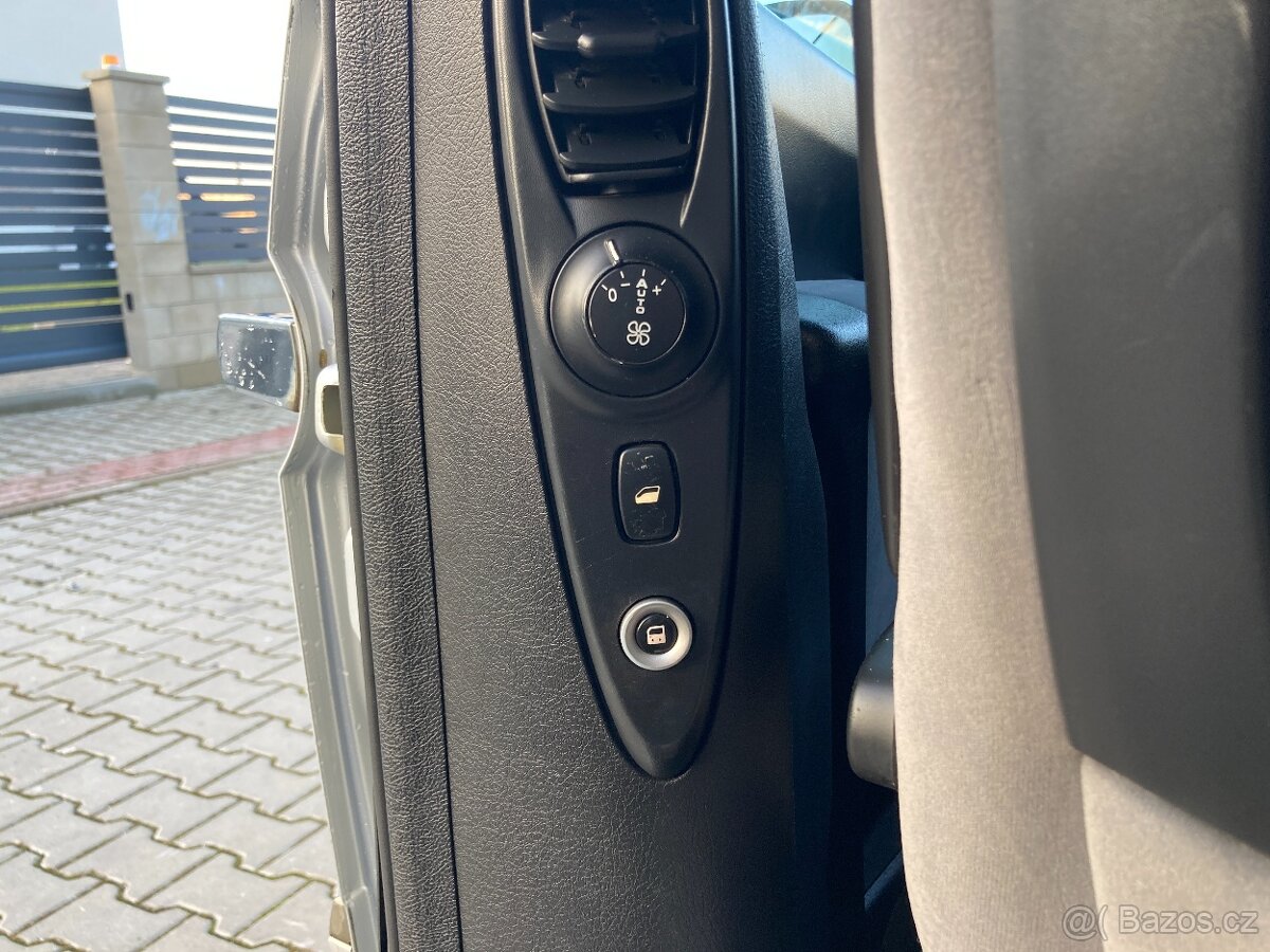 Citroën C8, 2,0/100kW Tažné 8.míst El.dveře - 17