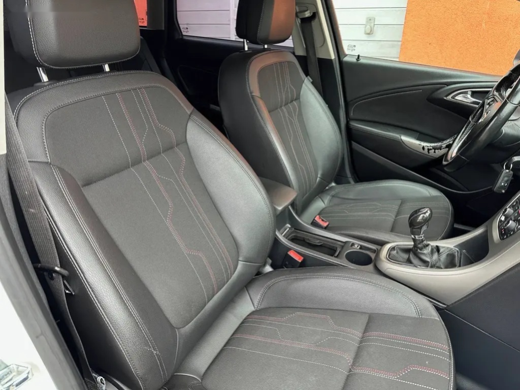 Opel Astra, 1.4 T 103KW NAVI,BI-XENON - 17