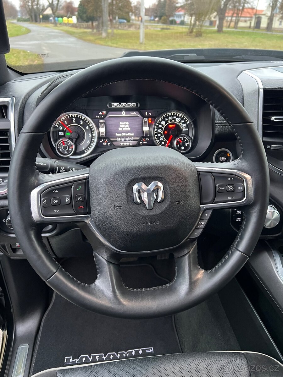 Dodge RAM Night-paket, 2022, 5.7l, TOP stav - 17