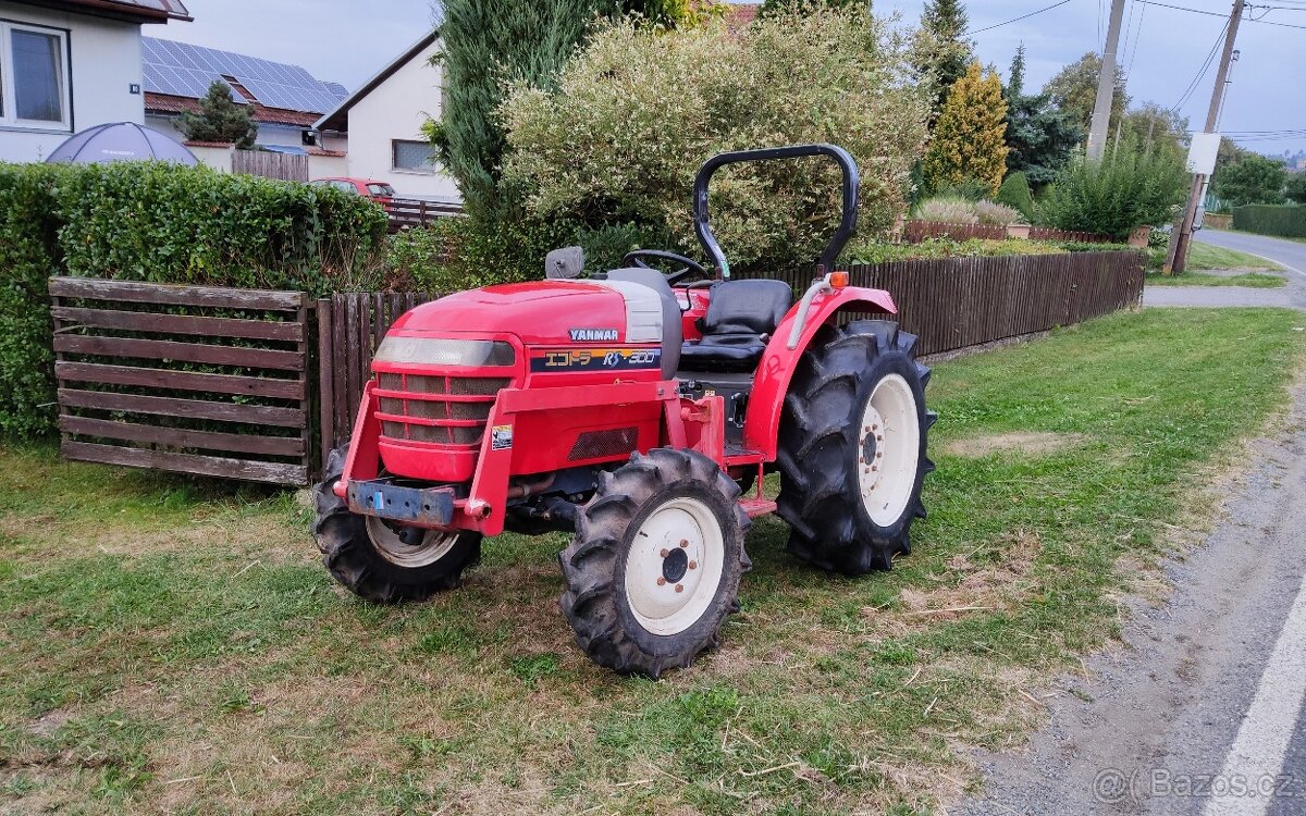 Malotraktor Yanmar s čelním nakladačem - 17