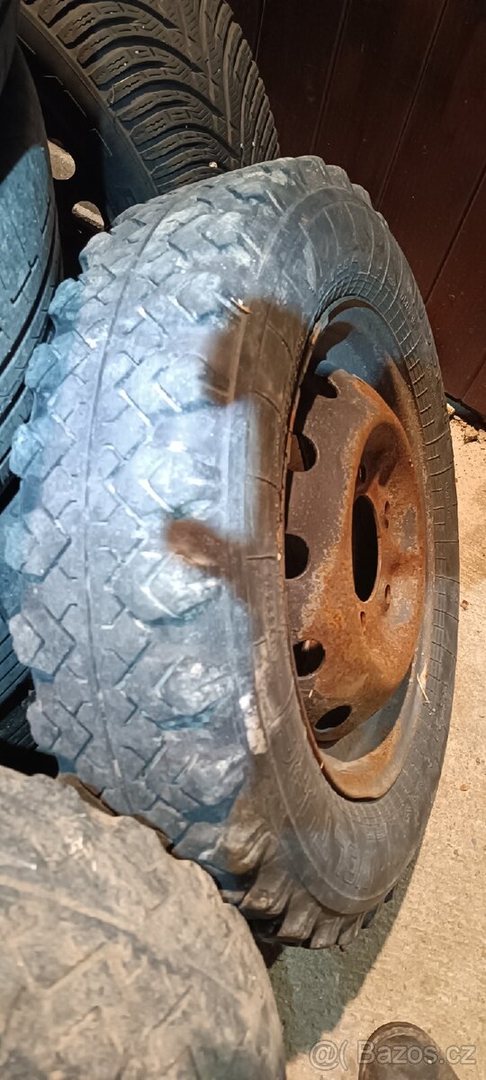 Lada Niva díly + kola - 17