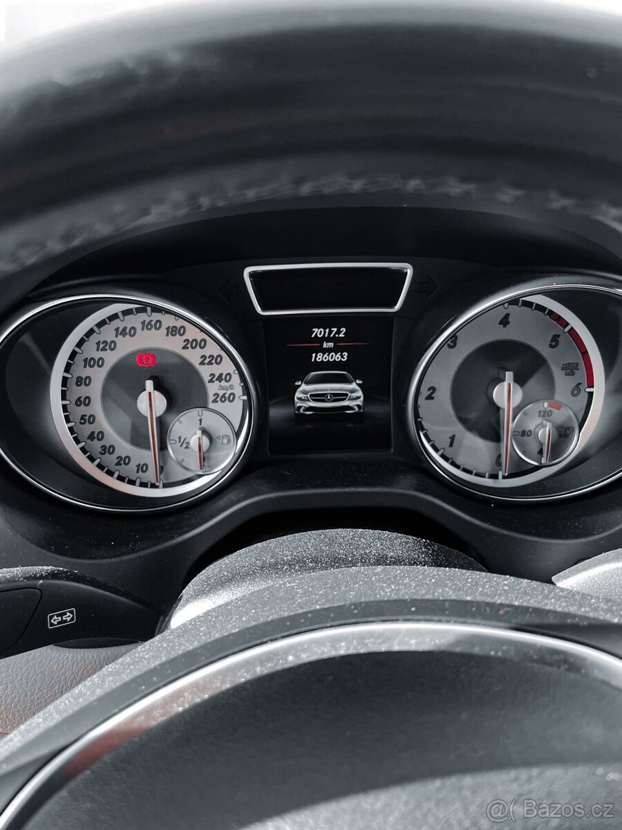 MERCEDES-BENZ CLA 180 AMG line - 17